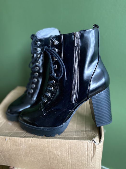 NEW LOOK черни боти кубинки на висок ток 41