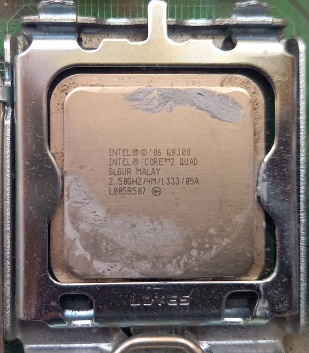 Оборудвано дъно ECS G41T-M7  Intel Core quad 8300 и Ram 4gb.