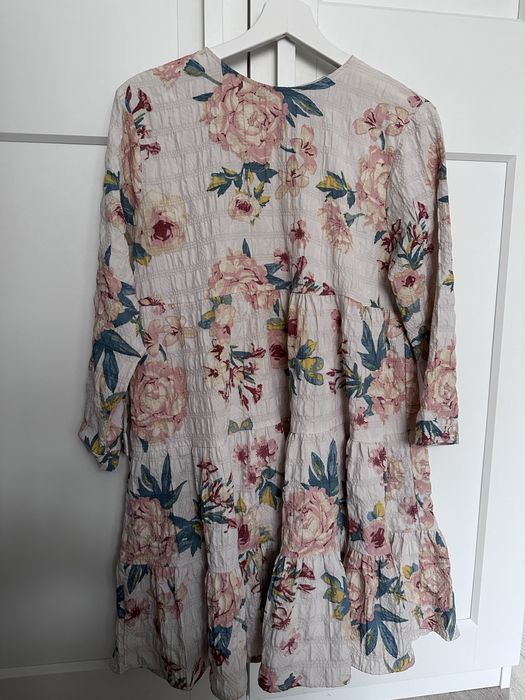 Продавам роклички Зара и Мохито