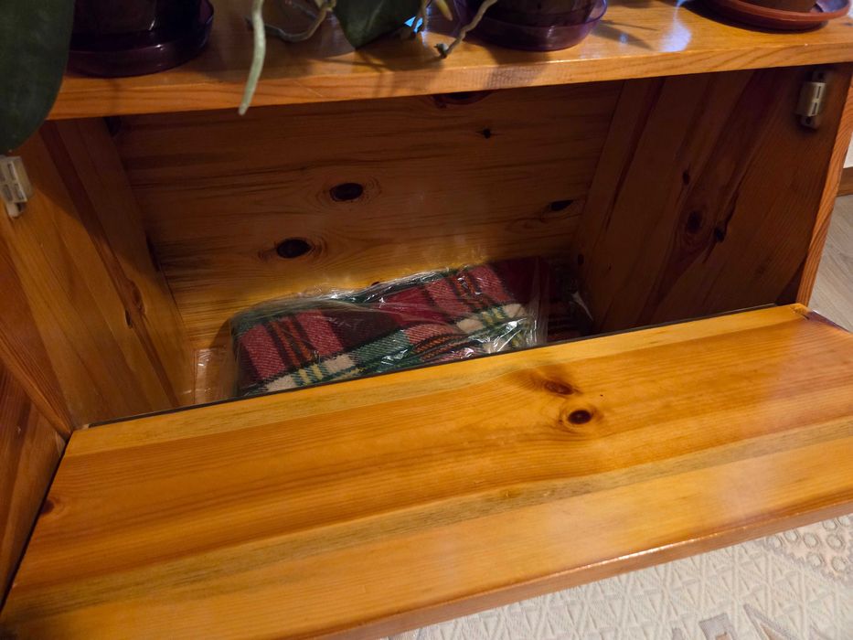 Единични легла с ракла