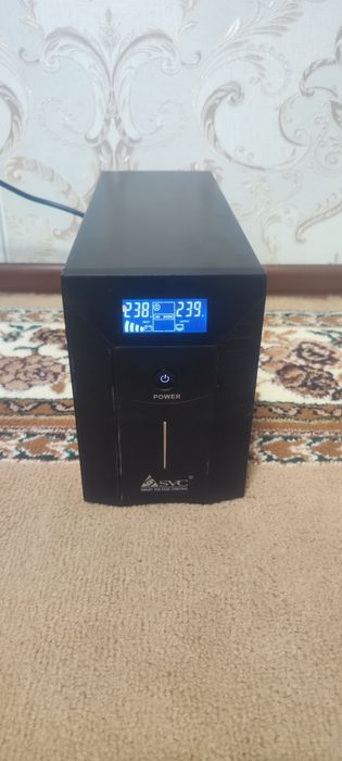 Источник бесперебойного питания SVC V-2000F LCD