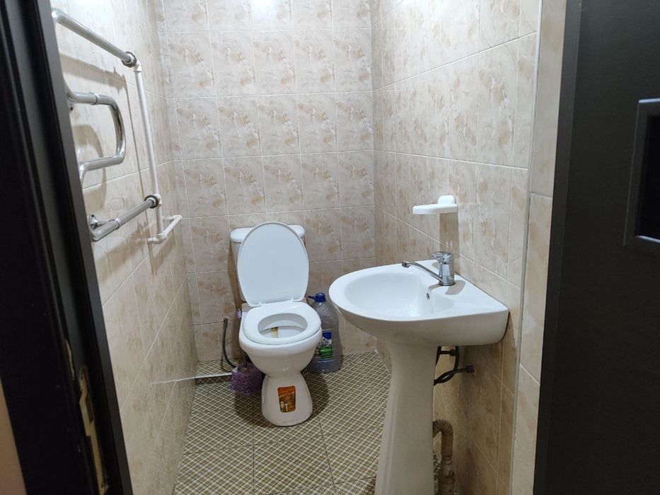 Food sity yangi qo’yliq bozori tarafda ijaraga xona bor