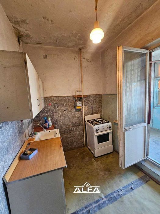 Buxoroda kvartira sotiladi 3 xonali 85m² 4-qavat.