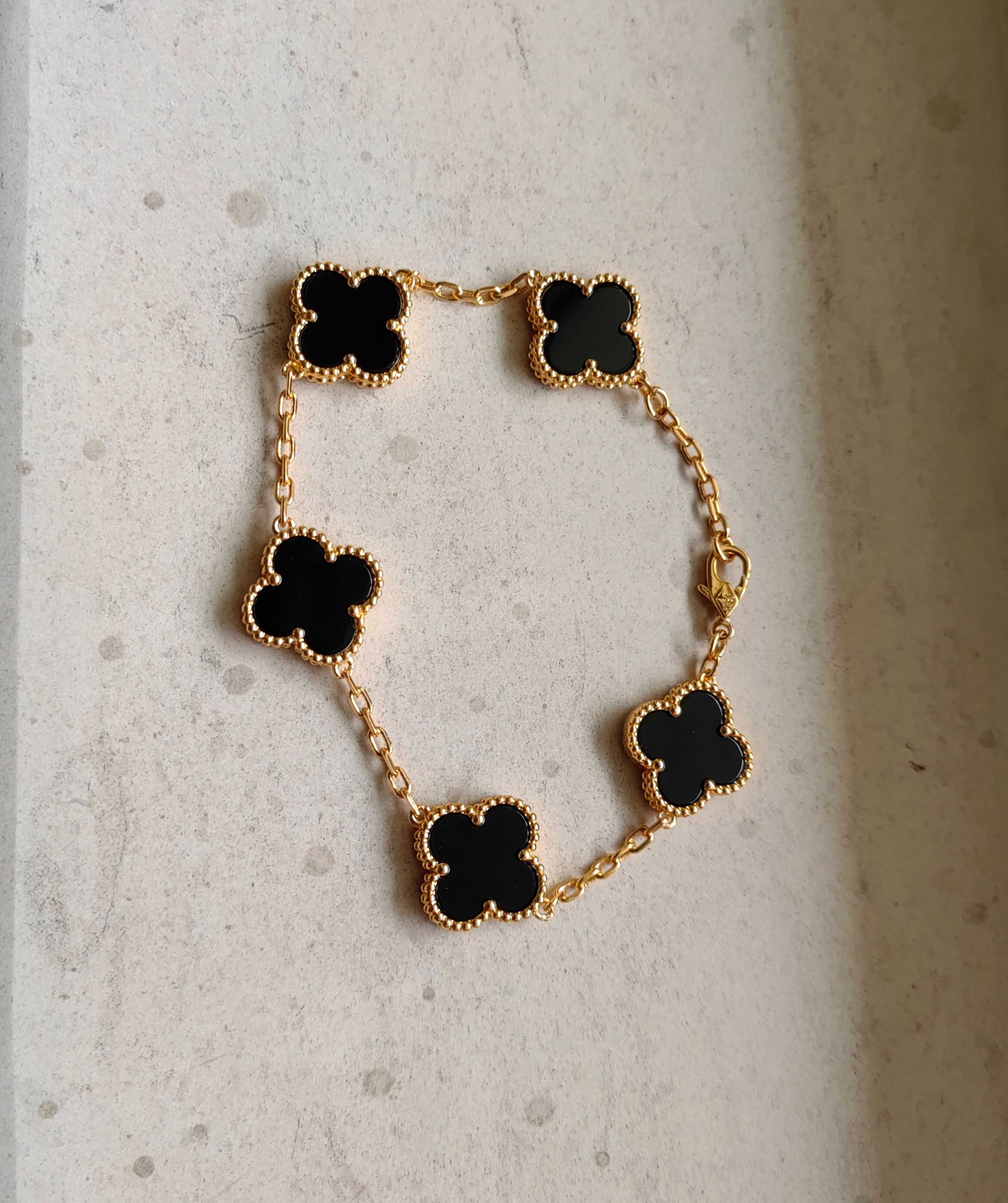 Дамска гривна с 5 детелини от черен оникс - Van Cleef & Arpels VCA