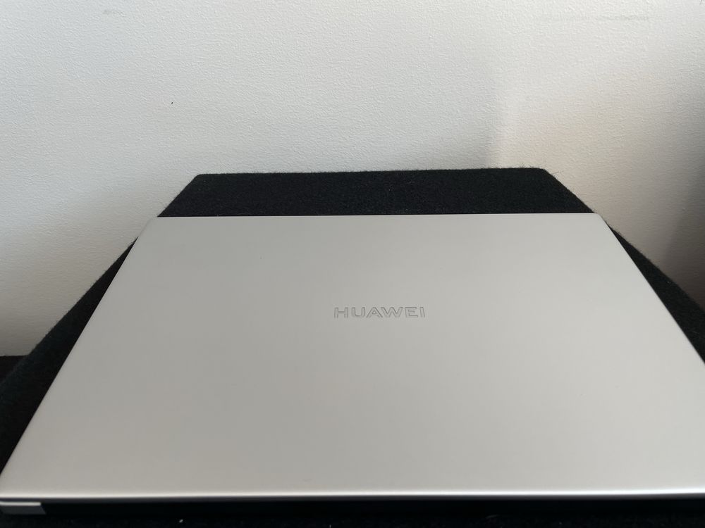 Лаптоп HUAWEI D14
