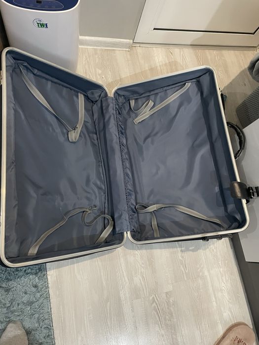 Куфар transait за пътешествия