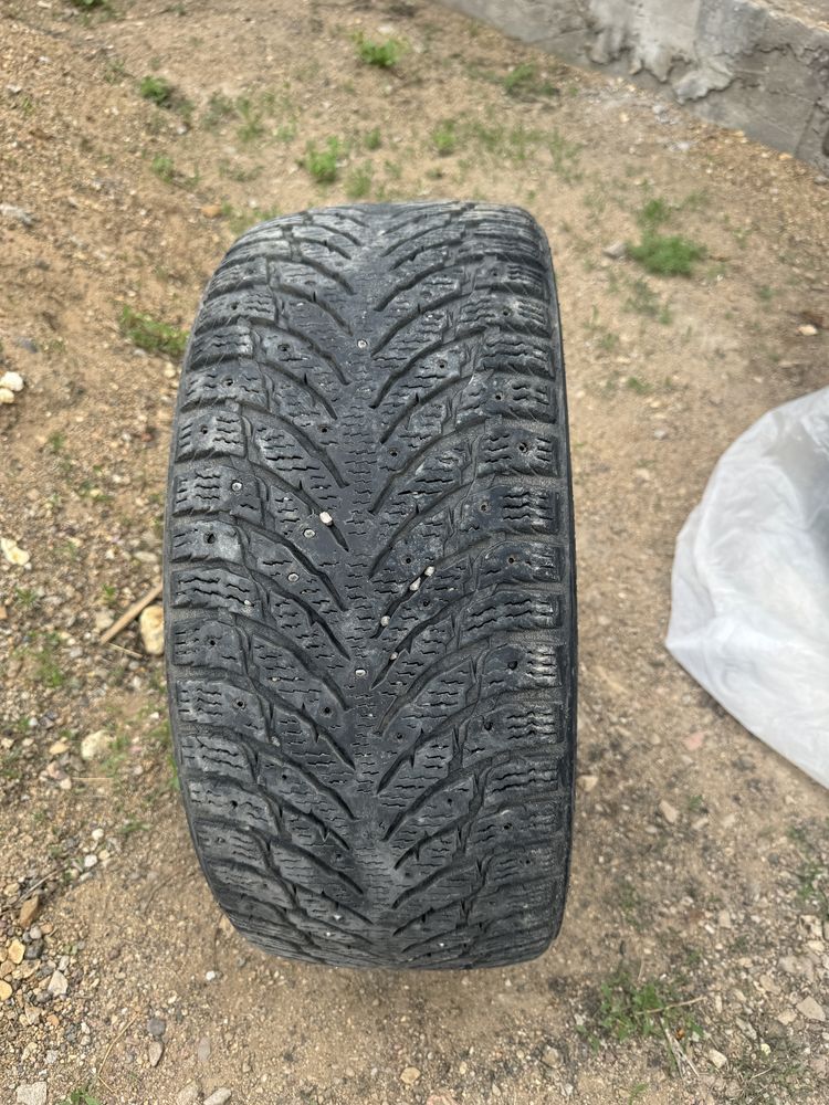 Шины 235/45 R18 бу
