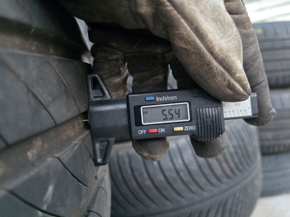 2бр Летни гуми 235 40 18 - Michelin