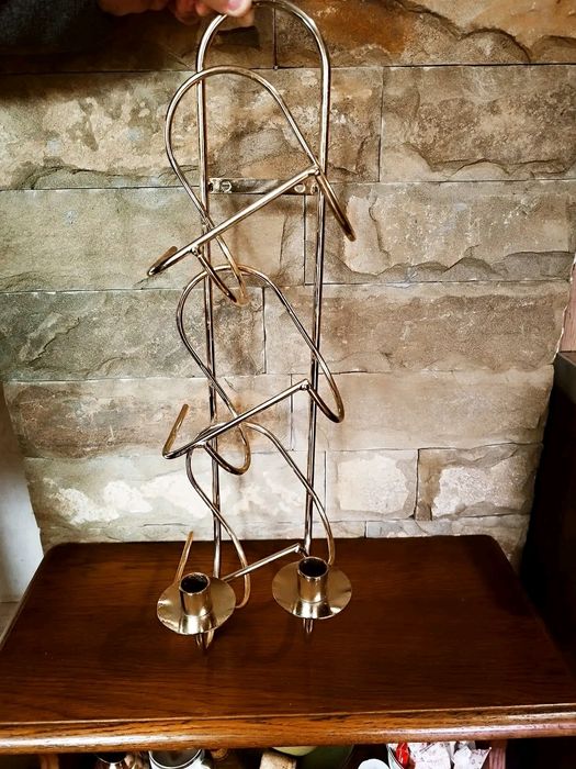 Стойка за монтиране на стена