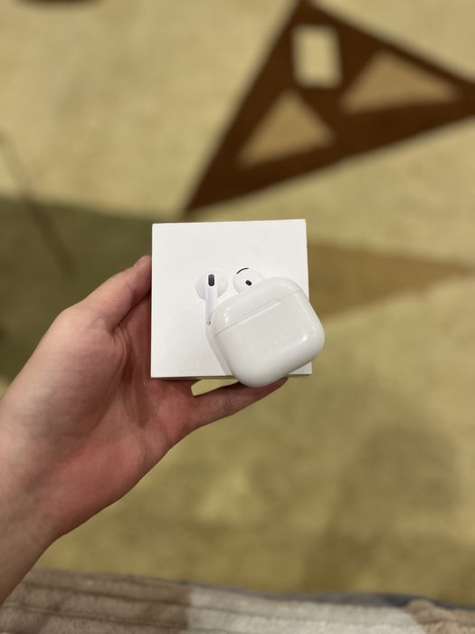 Продам Apple Airpods 4 белый