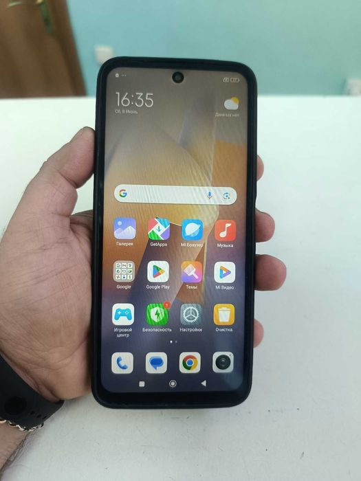Продам смартфон Redmi 12 на 256Гб памяти, все работает дисплей целый