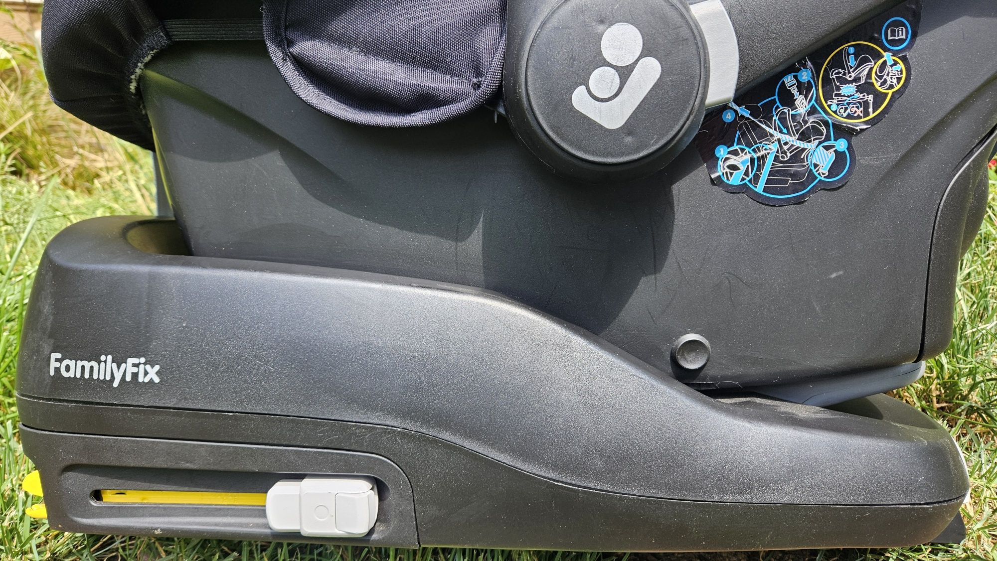 Maxi cosy стол седалка за кола и Isofix Family fix