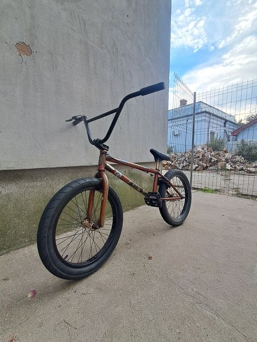 Vând bicicleta bmx