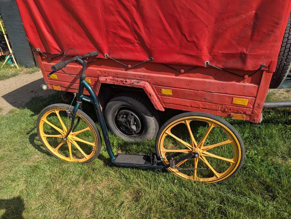 Bicicleta cu roti mari fara pedale, tip Scooter