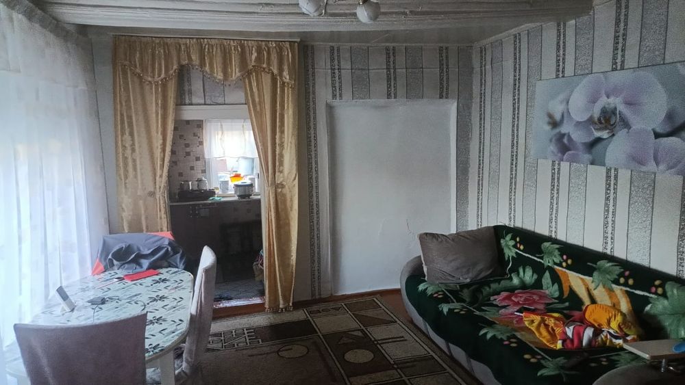 Продам пол дома район Коммунального рынка