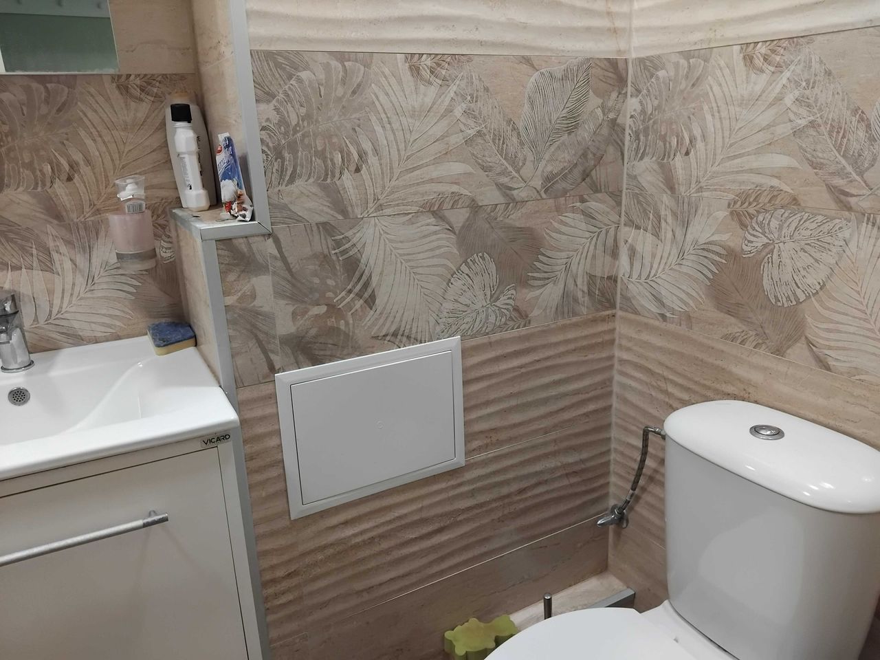Продава се Двустаен апартамент в Русе, Център - 62 кв.м за 2178 €/кв.м - Снимка #13