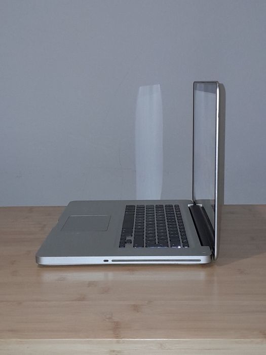 Apple Macbook Pro 15" 2011 A1286 Intel i7 320GB HDD 4GB Ram El Capitan