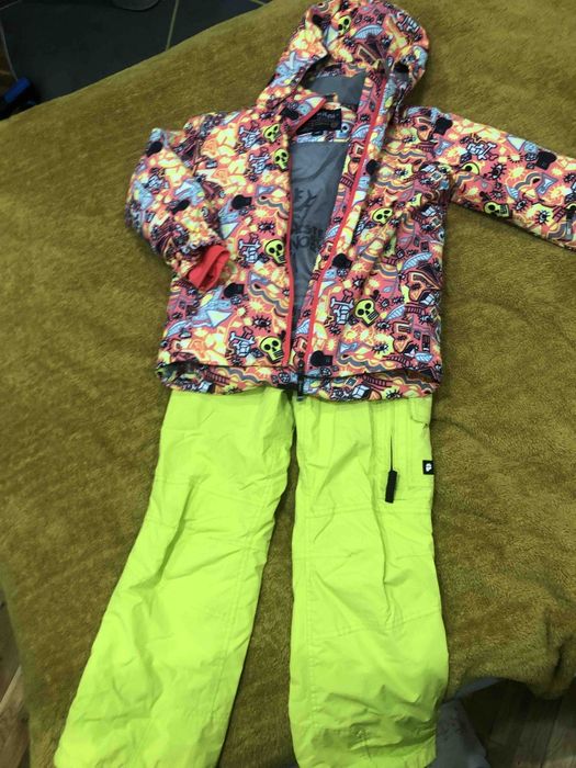 Детски яке и гащеризон за ски