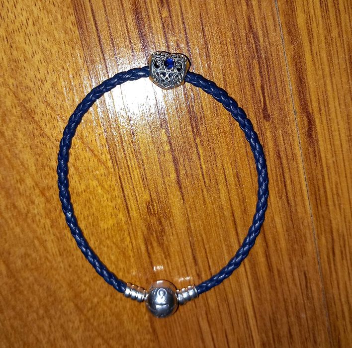 PANDORA кожена гривна и талисман