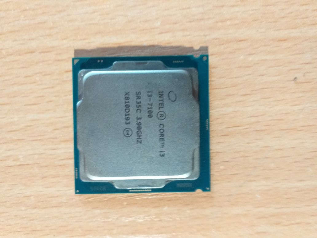 Vând procesor Intel core i3-7100 3.90 ghz