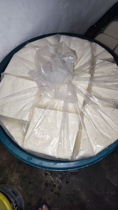 Vând brânză telemea de oaie