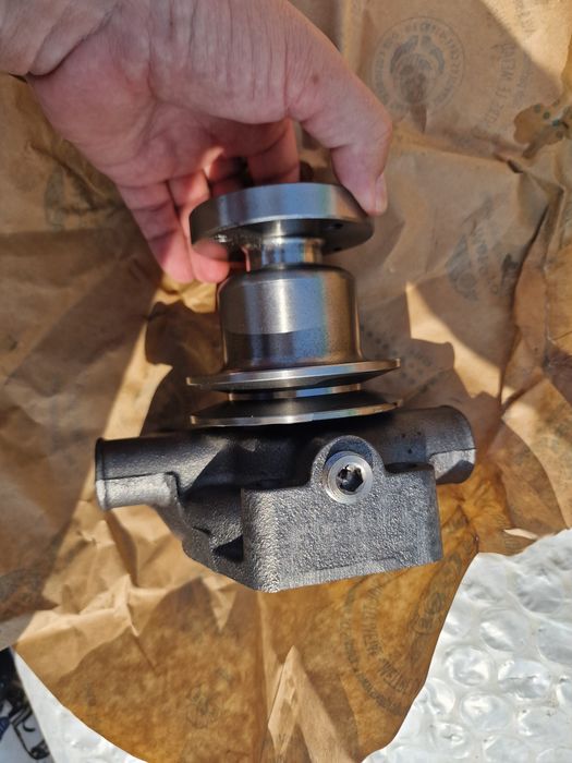 Pompa apa tractor ford dexta și super dexta preț 500 lei este original