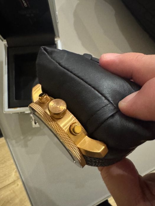 Часовник TW STEEL