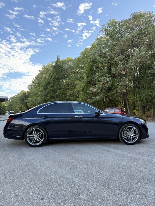 Mercedes-benz E220 9G/AMG Packet/Digital/Head up/Keyless go/Distronic