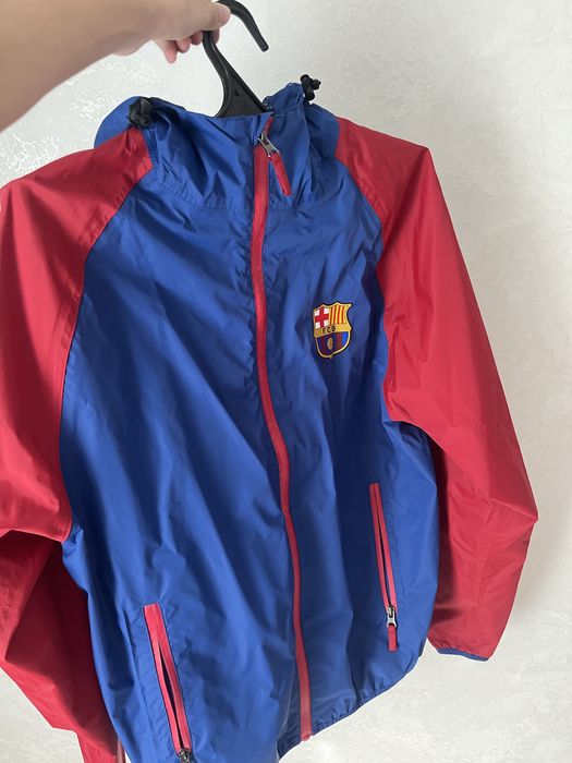 Ветровка для фанатов Barcelona