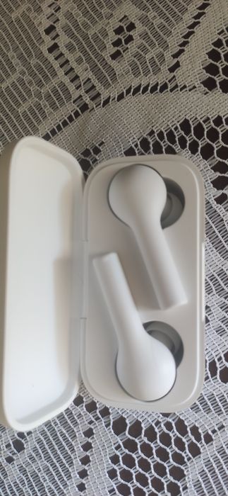 Продавам два комплекта безжични слушалки