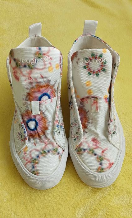 Teniși damă înalți cu broderii Desigual