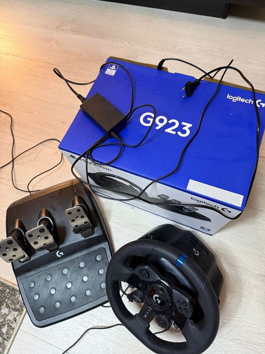 Volan Logitech G923 Trueforce pentru PS5, PS4 and Pc