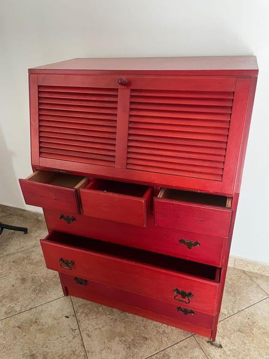 Comoda ( scrin) din lemn masiv