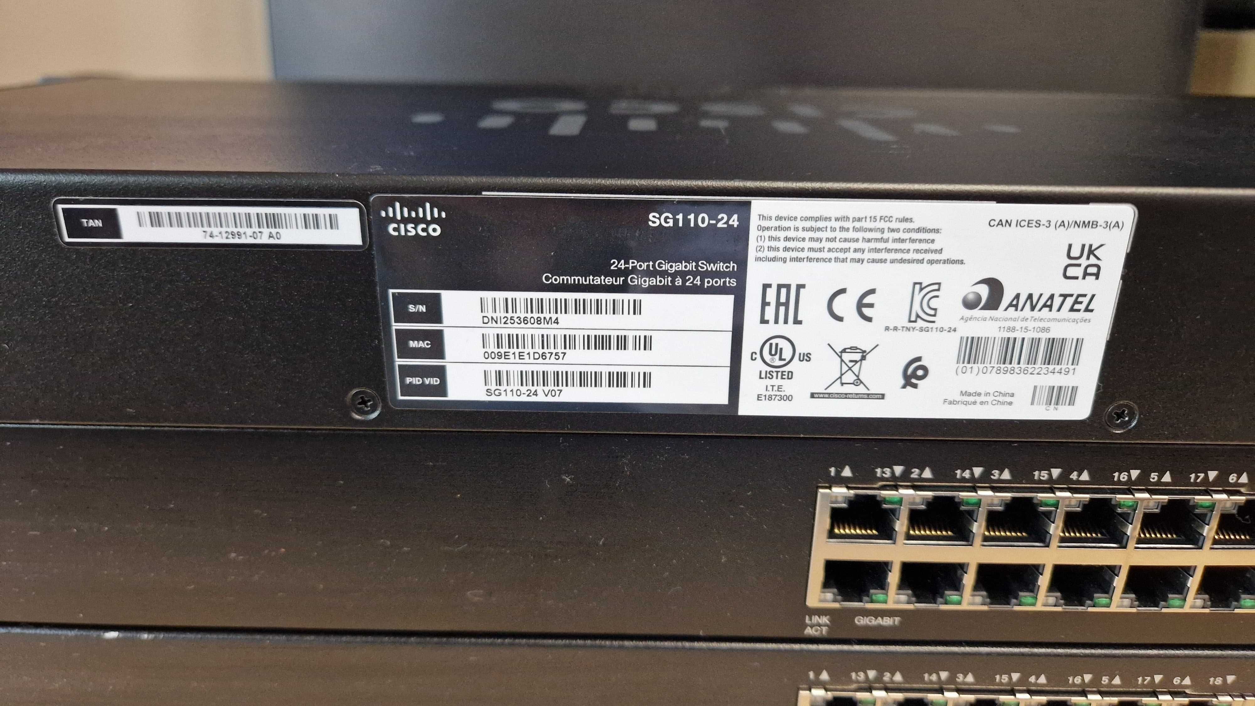 Vand 3 switch-uri Cisco Gigabit 24 Porturi plus 2 porturi SFP