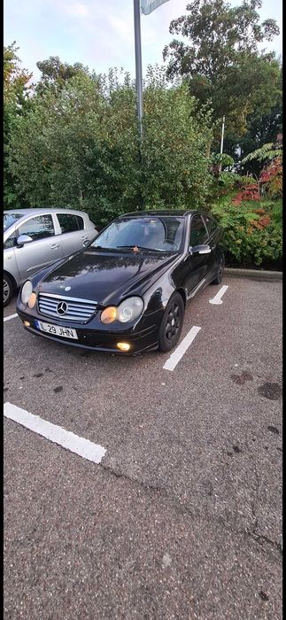 Vând s-au schimb mercedes c 180