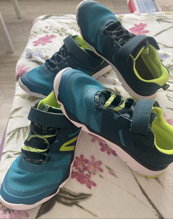 Adidasi educatie fizica marimea 35