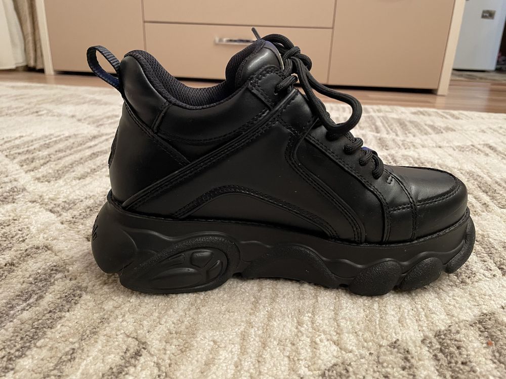 Adidași Buffalo