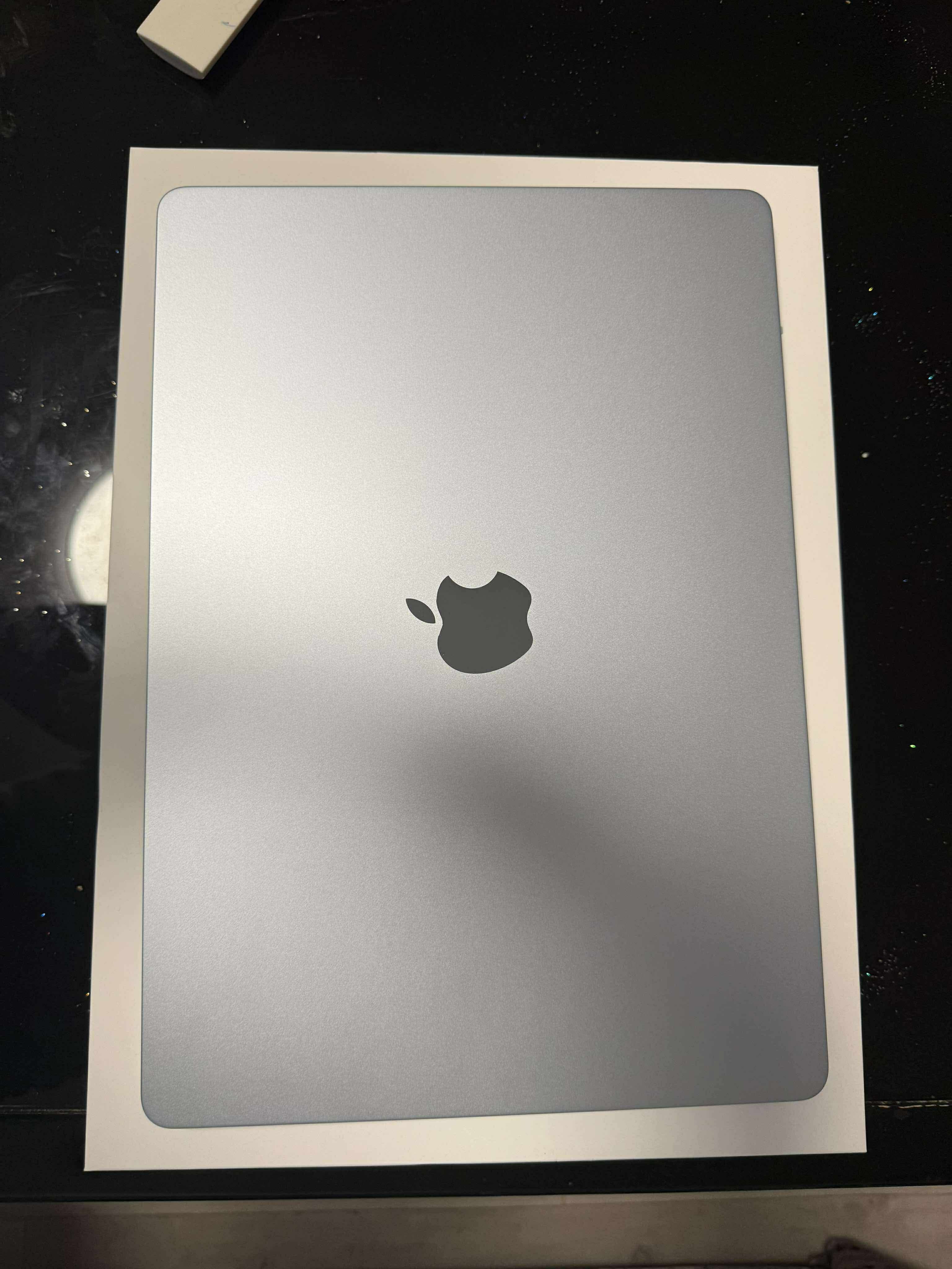 Apple MacBook 15” ( Макбук 15 инча) 2025 M4 модел Sky blue