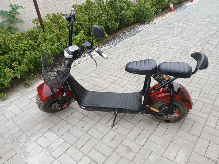 Vând trotineta electric