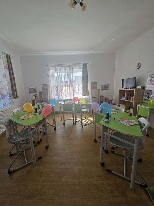 Băncuțe școlare modulare pentru afterschool