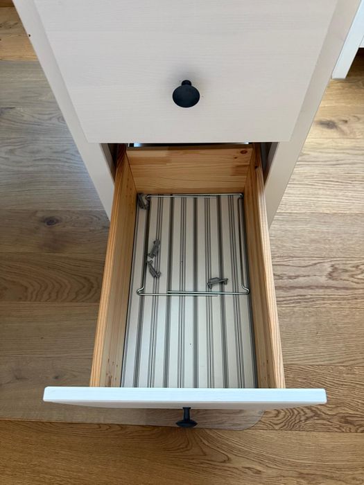 Бюро от иглолистна дървесина