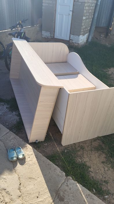 Детский кровать.