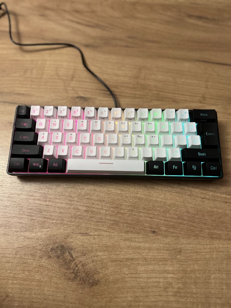 Tastatura Gaming RGB (noua in cutie) tip 60% USB-C