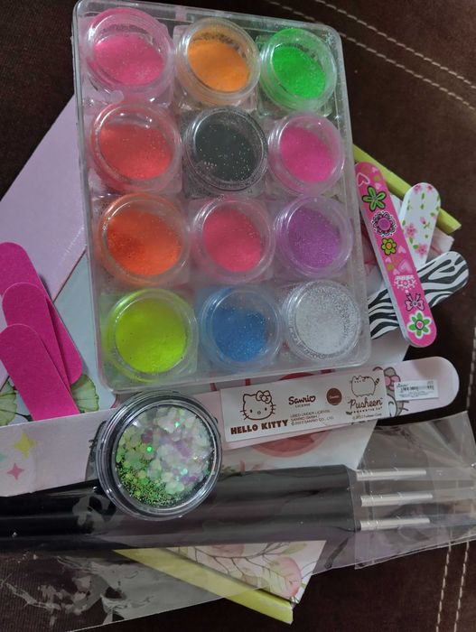 Лот декорации за маникюр