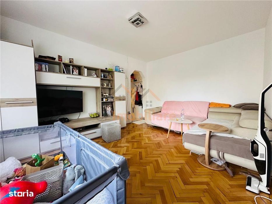 Apartament 3 Camere, Etajul 2, Tip T, Zona Velenta, Strada Seleusului