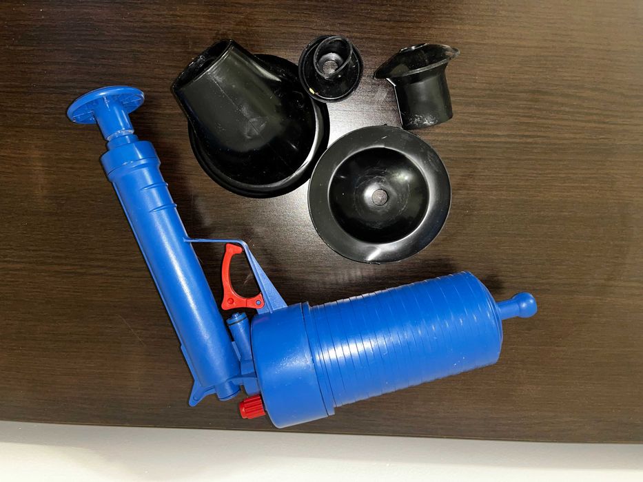 Помощник за почистване на сифони