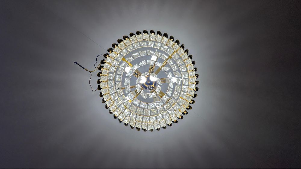 Продается люстра