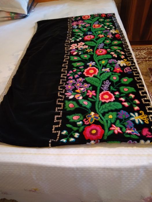 Costum național ,vechime 100 ani