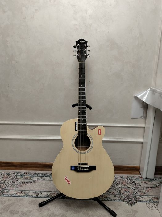 Гитара в хорошем состояние