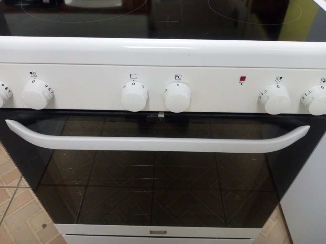 Свободно стояща печка с керамичен плот VOSS Electrolux 2 год.Гаранция!